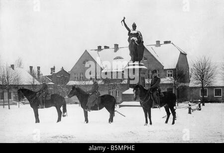 9 1916 0 0 A7 3 soldats russes en Stalluponen 1916 Guerre Mondiale 1 soldats russes occupent une partie de la Prusse orientale à partir d'août 1914 & Russi Banque D'Images