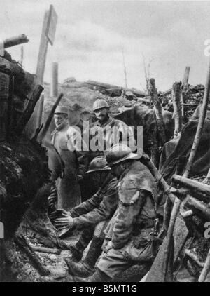 9FK 1916 1 18 A1 E Verdun 1916 soldats français dans la Première Guerre mondiale tranchée France Bataille de Verdun 1916 Un groupe de soldats français dans Banque D'Images