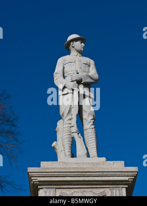 Grande Guerre Première Guerre mondiale Memorial Memorial à Lunenburg avec soldat de la Première Guerre mondiale statue Banque D'Images