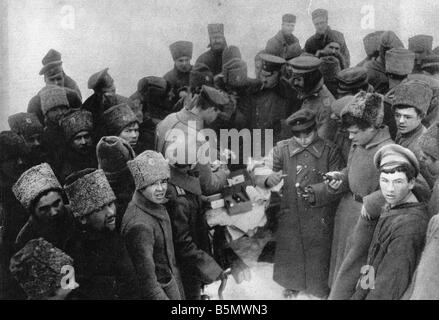 9ème 1917 1215 A1 3 Russes shopping Photo 1917 Grande Guerre 1914 18 armistice de Brest-Litovsk entre l'Allemagne et la Russie 15 Dece Banque D'Images