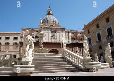 Fontana Pretoria et l'église de Santa Caterina, Palerme, Sicile Banque D'Images