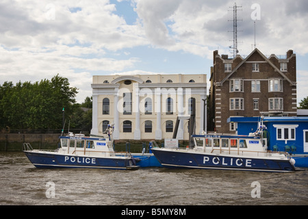 Une paire de bateaux de la Police de la rivière Thames amarrés Banque D'Images