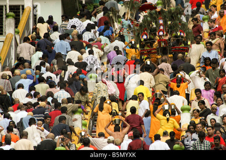 Escaliers bondés pendant thaipusam festival indien annuel, les grottes de Batu, Malaisie Banque D'Images