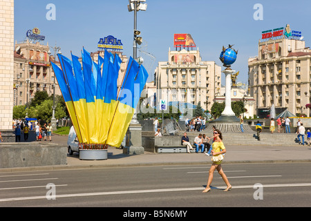 Le jour de l'indépendance, des drapeaux nationaux de l'Ukraine dans la région de Maidan Nezalezhnosti (Place de l'indépendance), Kiev, Ukraine Banque D'Images