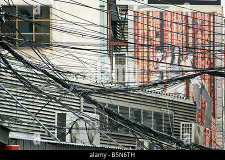 Les câbles électriques et téléphoniques gâchis à Bangkok, Thaïlande Banque D'Images