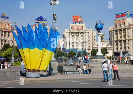 Le jour de l'indépendance, des drapeaux nationaux de l'Ukraine dans la région de Maidan Nezalezhnosti (Place de l'indépendance), Kiev, Ukraine Banque D'Images