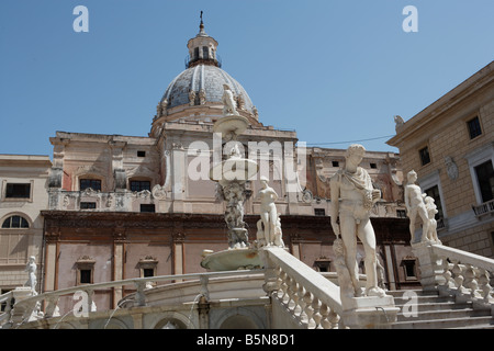 Fontana Pretoria et l'église de Santa Caterina, Palerme, Sicile Banque D'Images