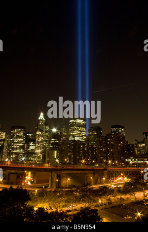Les faisceaux lumineux où le World Trade Center se trouvaient Banque D'Images