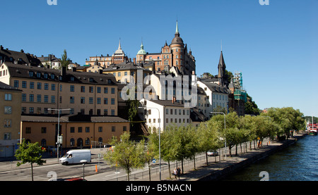 Waterfront avec Mariaberget dominant derrière Södermalm Stockholm Suède Banque D'Images