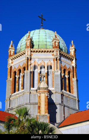 Dôme de la 'Flagler' Memorial Presbyterian Church à Saint Augustine, en Floride, d'une belle journée d'automne. Banque D'Images