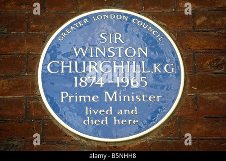 Blue plaque marquant l'immeuble où sir Winston Churchill vécut et mourut, à Hyde Park gate, Londres, Angleterre Banque D'Images