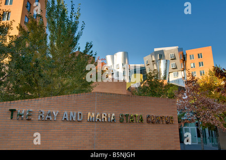 Une dynamique élevée vue de Frank Gehry s Ray et Maria Stata center sur le campus de l'Institut de Technologie du Massachusetts dans la came Banque D'Images