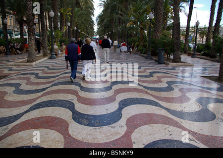 À motifs vagues sur la chaussée de l'Esplanada de España, Alicante, Espagne. Banque D'Images