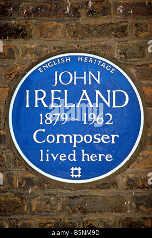 English Heritage blue plaque marquant l'ancienne résidence du compositeur John Ireland, à Chelsea, Londres, Angleterre Banque D'Images