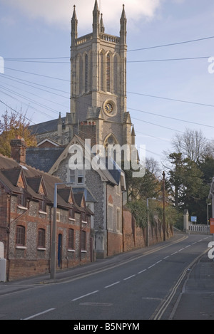 En dehors de l'extérieur de l'église St Marys Andover Hampshire vu dans une rue à proximité d'Églises au Royaume-Uni Banque D'Images