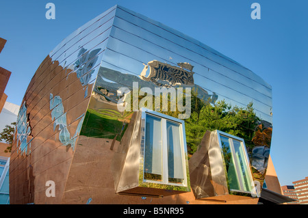 Une dynamique élevée vue détaillée de Frank Gehry s Ray et Maria Stata center sur le campus de l'Institut de technologie de Massachusetts Banque D'Images