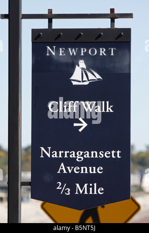 Signe pour Newport Cliff Walk - Avenue de Narragansett Banque D'Images