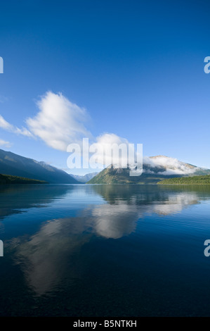 Le mont Robert sur le lac Rotoiti. À partir de Saint Arnaud, Nelson Lakes National Park, South Island, New Zealand Banque D'Images