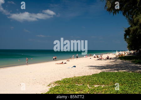 L'accès libre et balayer de Long Beach, une grande plage tropicale de Ko Lanta, Thaïlande. Banque D'Images