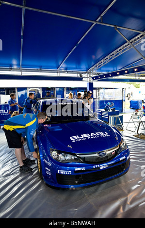 2008 Subaru Impreza WRC de Petter Solberg Prodrive dans le garage à Goodwood Festival of Speed, Sussex, UK. Banque D'Images