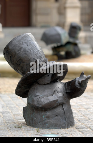 L'une des nombreuses statues gnome autour de la ville de Wroclaw, Pologne Banque D'Images