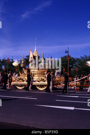 Le char royal pendant la répétition pour la Princesse Galyani Vadhana's royal cremation à Sanam Luang, Bangkok Banque D'Images