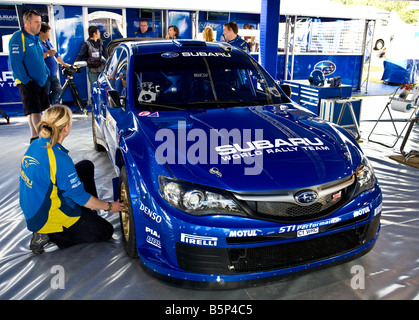 2008 Subaru Impreza WRC de Petter Solberg Prodrive dans le garage à Goodwood Festival of Speed, Sussex, UK. Banque D'Images