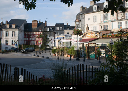 Tôt le matin de la rue Honfleur Normandie France Banque D'Images