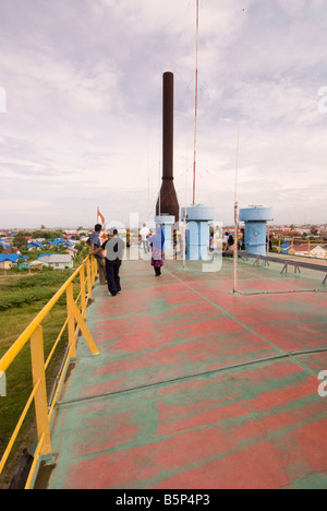 Générateur électrique flottante - navire causés par tsunami situé dans Blangcut Jayabaru, Kampung Bunge, Banda Aceh, Sumatra, Indonésie Banque D'Images