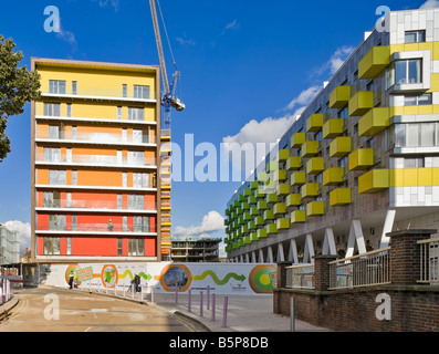 Développement résidentiel à Barking East London intégrant une bibliothèque et un hôtel Banque D'Images