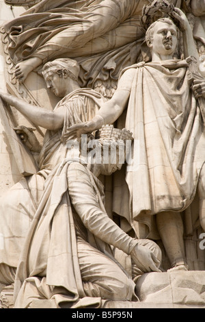 Détails d'un allégement fiscal sur l'Arc de Triomphe à Paris, France Banque D'Images