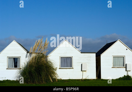 Beach Huts, Gurnard, Cowes, Île de Wight, Angleterre, Royaume-Uni, GB. Banque D'Images