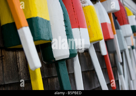 Les bouées de pêche accroché au mur, Bar Harbor, Maine, USA Banque D'Images