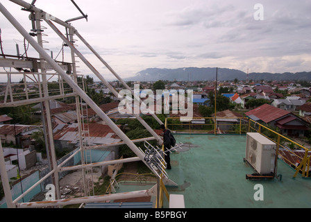 Générateur électrique flottante - navire causés par tsunami situé dans Blangcut Jayabaru, Kampung Bunge, Banda Aceh, Sumatra, Indonésie Banque D'Images