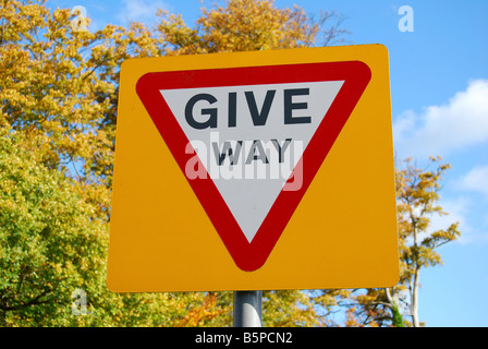 Donner signe ainsi sur coin, Sunningdale, Surrey, Angleterre, Royaume-Uni Banque D'Images