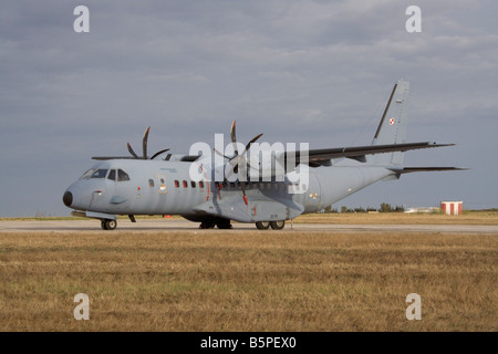 Armée de l'Air polonaise CASA C-295M light avion cargo militaire Banque D'Images