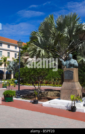 Buste de Sir Milo Boughton Butler Rawson Square Nassau New Providence Island Bahamas Banque D'Images