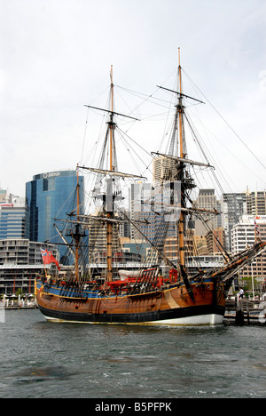 Replica Captain Cooks navire, le HMS Endeavour, Darling Harbour Sydney Australie Banque D'Images