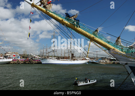 Grands voiliers amarrés à Liverpool avant la course des grands voiliers 2008 Banque D'Images