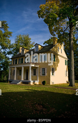 Une maison de style fédéral jaune à Washington Crossing, Texas. Banque D'Images