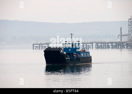 Le plus petit ferry Cromarty car ferry au Royaume-Uni désactiver chargement et chargement à 15 minutes de traversée pour Cromarty à Nigg Banque D'Images