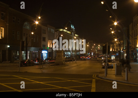 La ville de Cork, rue main dans la nuit, l'Irlande Banque D'Images