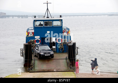 Le plus petit ferry Cromarty car ferry au Royaume-Uni désactiver chargement et chargement à 15 minutes de traversée pour Cromarty à Nigg Banque D'Images