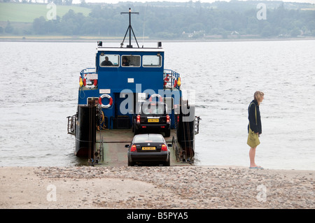 Le plus petit ferry Cromarty car ferry au Royaume-Uni désactiver chargement et chargement à 15 minutes de traversée pour Cromarty à Nigg Banque D'Images