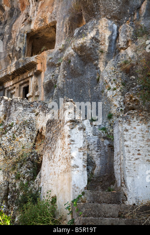Étapes à Lycian rock tombs à Fethiye Turquie Banque D'Images
