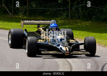 1982 Lotus-Cosworth 91 avec chauffeur Jim Bennett à Goodwood Festival of Speed, Sussex, UK. Banque D'Images