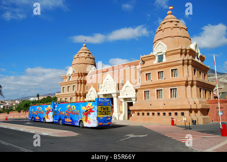 Les autobus du parc libre par porte d'entrée, le parc aquatique Siam Kingdom Theme Park, Costa Adeje, Tenerife, Canaries, Espagne Banque D'Images