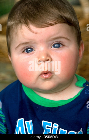 Portrait of a Blue Eyed Baby Boy. Banque D'Images