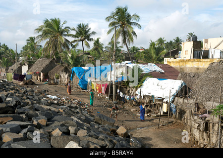 Au-delà de l'habitation le brise-lames à Pondichéry en Inde. Banque D'Images