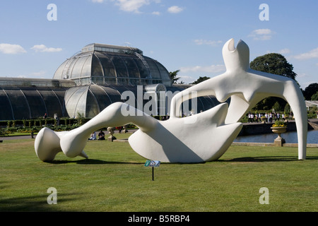 Kew Gardens : Henry Moore Sculpture Grand Reclining Figure,1984 Banque D'Images